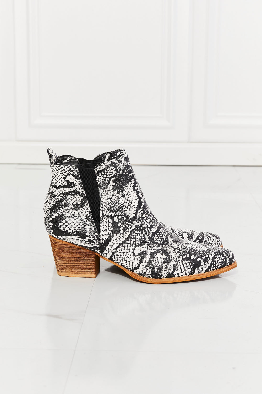 MMShoes Back At It Point Toe Bootie in Snakeskin - So•phis•ti•hood Boutique